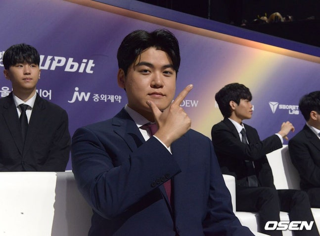 Gumayusi:我想让我效力的HLE成为最强的队伍!最难忘三连冠+FMVP